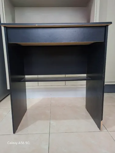 Escrivaninha / Mesa de Estudos Preta com Gaveta e Prateleira