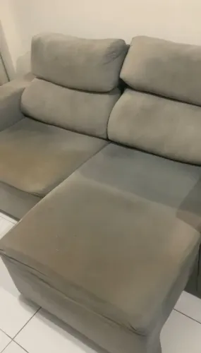 Vendo sofá retrátil reclinável com marca de uso