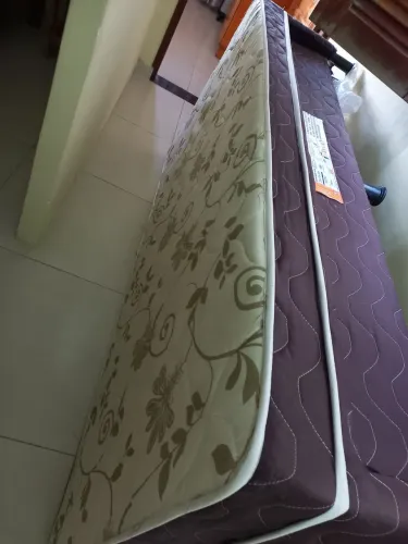 Vendo bicama box de solteiro