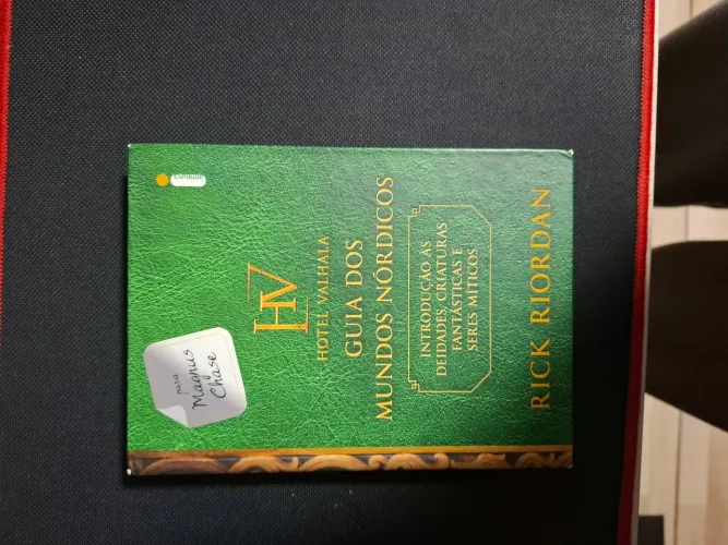 Livro "Hotal Valhala: guia dos mundos nórdicos"