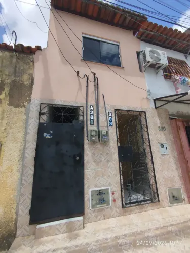 ALUGA-SE CASA TÉRREA NO BAIRRO DAMAS
