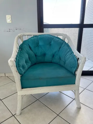 Poltrona estilo rattan azul petróleo 