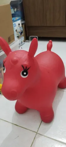 Cavalinho pula pula para criança montar.