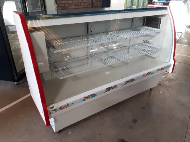 Balcão vitrine refrigerada confeitaria 1,5m serpentina