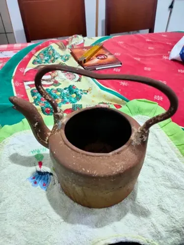 Chaleira antiga mais de 80 anos