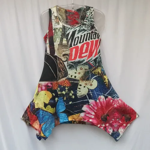 Vestido Estampado Colorido com Detalhes de Borboletas