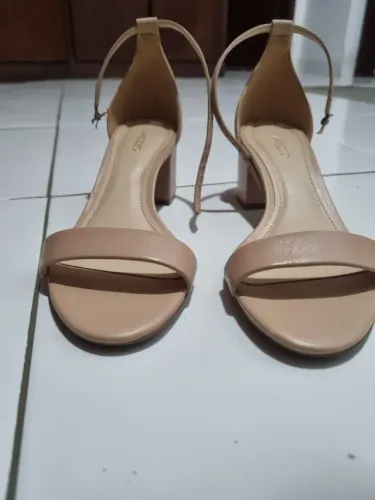 Sandalia Arezzo nova