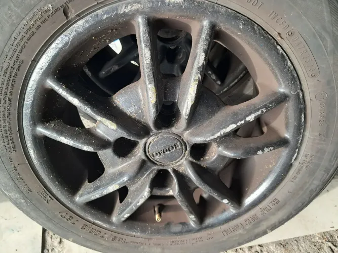 Roda aro 13 Binno raiada preta com Pneu 175 70 13 jogo 4x100