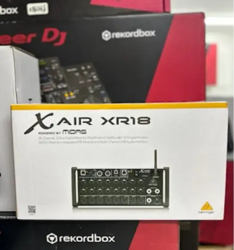 Mesa de som behringer xr18 