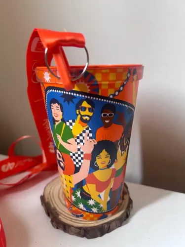 Copo Oficial Itaú Rock in Rio 40 anos 2024 com cordão