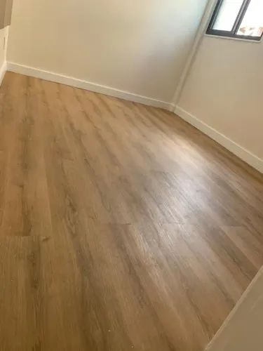 Aplicador de piso vinílico