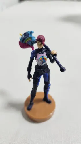 Vendo essa boneca personagem Fortnite