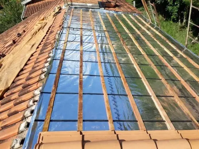 Manta Térmica Para Telhado Dupla Face 50m² + Fita P/ Emenda Subcobertura Impermeável