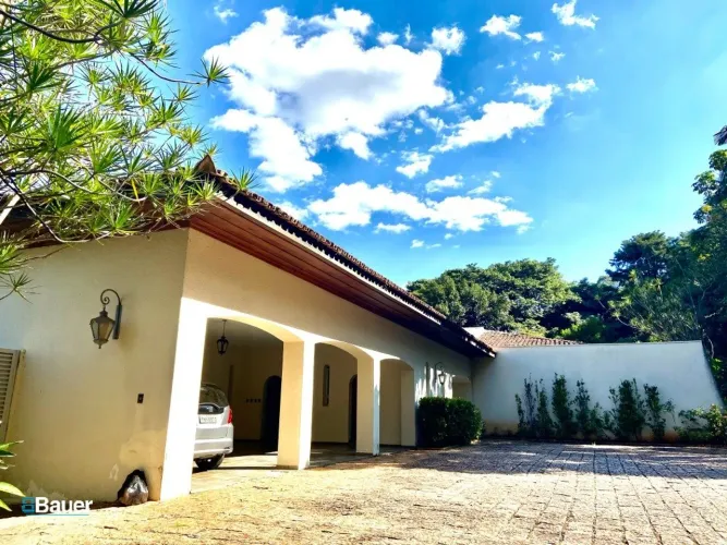 Casa à venda no Sitio do Recreio Gramado, com 5 suítes, lazer com piscina.