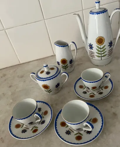 Jogo de Chá Vintage com Estampa Floral