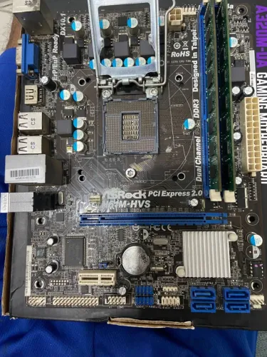 Placa mãe LGA1155 H61M-HVS 