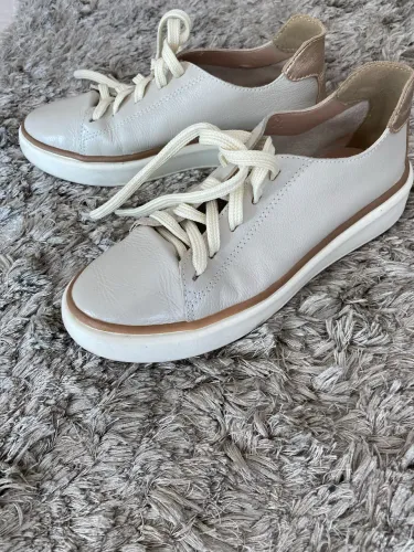 Stiletto em couro bege tam 34