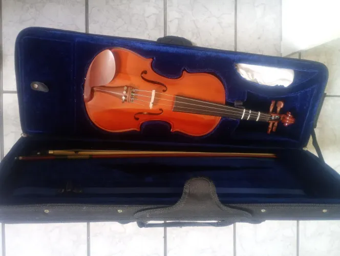 Violino Eagle, vem com abafador, afinadores e breu