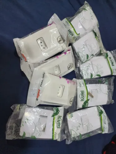 Kit de 6 interruptores ILUMI e 3 tomadas PIAL LEGRAND modelo simples