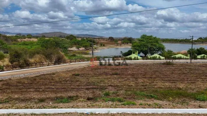 Lote em condomínio fechado com vista para o lago