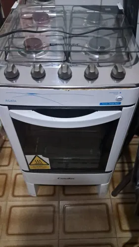 Fogao armário e mesa com 4 cadeiras 