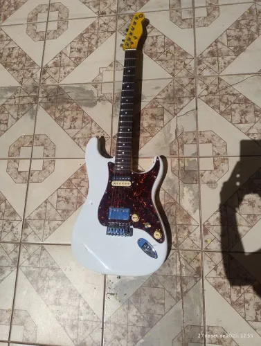 Guitarra stratocaster OBS: LER DESCRIÇÃO!!!