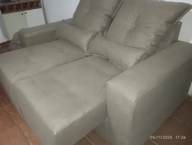 Sofá retrátil Itália com puff de brinde