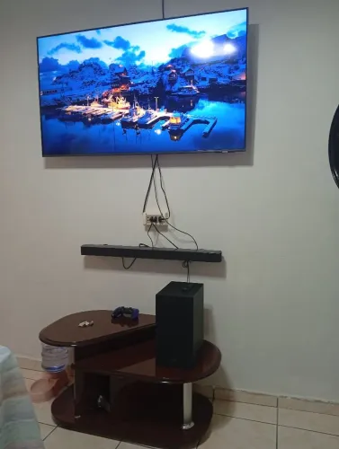 Tv 4K QLED Samsung Q8F de 55'' + Soundbar HW-B450 // Retirar no Recreio ou por envios.