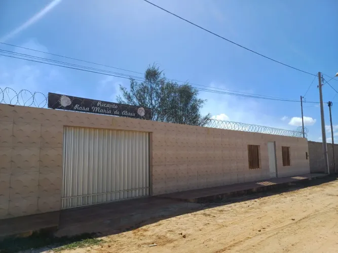 Oportunidade,  terreno 400 m com piscina, suíte Master, varanda gourmet e WC. 