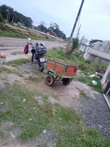 Vendo carretinha com Molejo e amortecedor roda de lambreta 600 à vista