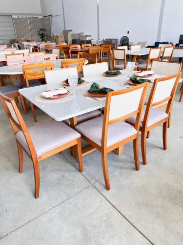 Conjunto de Mesa de Jantar Petra