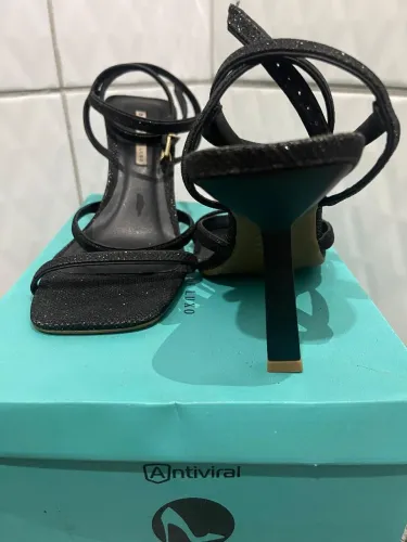 Sapatinho de luxo ( sandália)