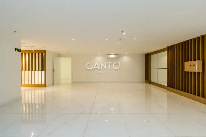 Laje comercial com 525m² privativos, totalmente pronta para atender os seus pacientes!