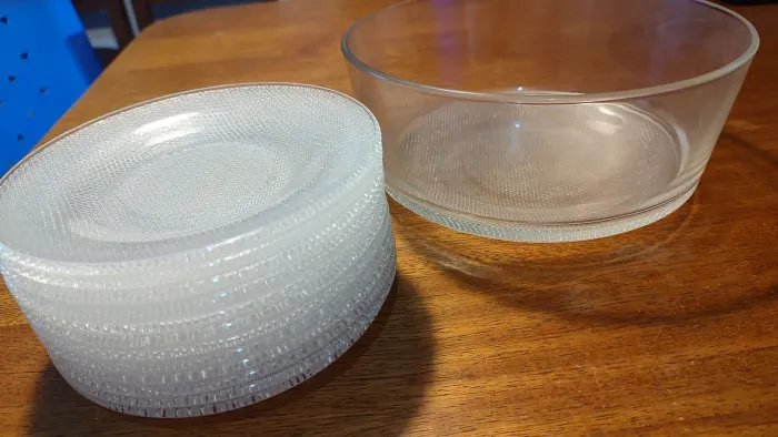 Conjunto de Pratos e Tigela de Vidro