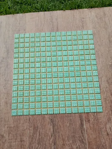 Pastilha de vidro Verde Clara com pigmento branco