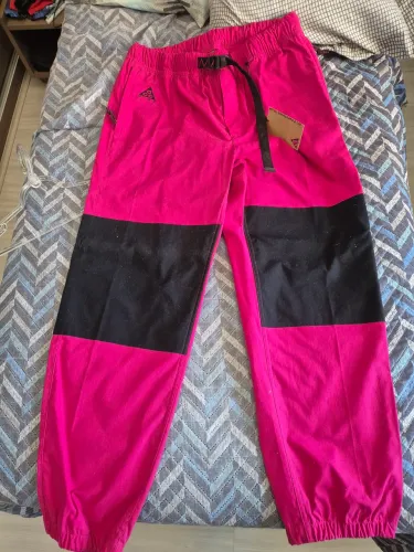 Calça Nike ACG na etiqueta nunca usada