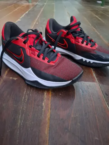 Tênis Nike precision VI