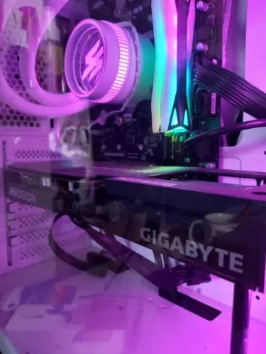 Placa de Video Gigabyte Radeon RX 6600 Eagle, 8GB, GDDR6, 128-Bit, GV-R66EAGLE-8GD