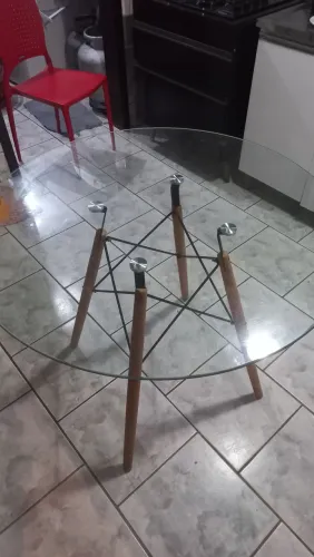 Mesa e cadeiras eames