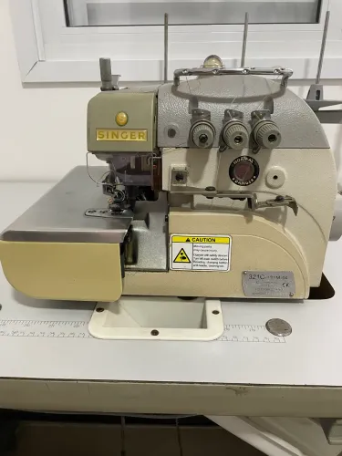 Máquina overloque industrial