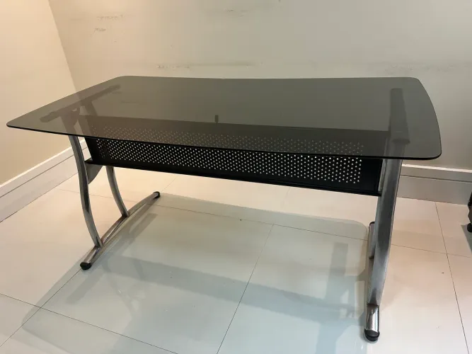 Mesa Escritório Tampo de Vidro