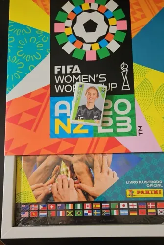 Kit Copa Feminina Panini 2023 - Álbum lacrado e 33 figurinhas