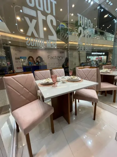 Mesa de Jantar Tampo Vidro 90x90+ 4 Cadeiras em Madeira Maciça Produto Novo