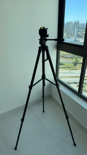 Tripé Profissional 1,80 m + Suporte p/ Celular - Pouco uso - Estável