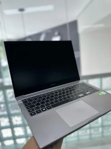 Notebook Samsung NP550XJ Intel core i7-10th 16GB 1TB HD 120GB SSD Placa MX110 2GB 