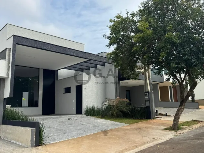 Casa em Condomínio à Venda em Sorocaba-SP: 3 Quartos, 1 Suíte, 2 Salas, 2 Banheiros, 2 Vag