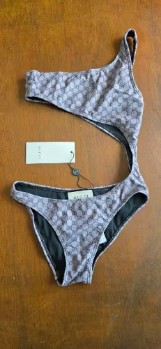 Biquíni Gucci