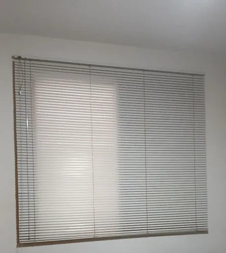 Persiana cinza novíssima