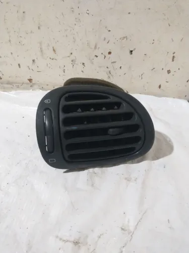 Difusor de ar esquerdo Peugeot 206 2004
