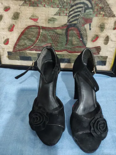 Sandália salto flor num 36 camurça